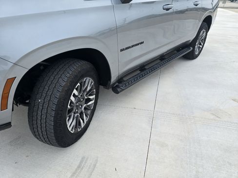 Used 2025 Chevrolet Suburban Z71 AWD/4WD image 9