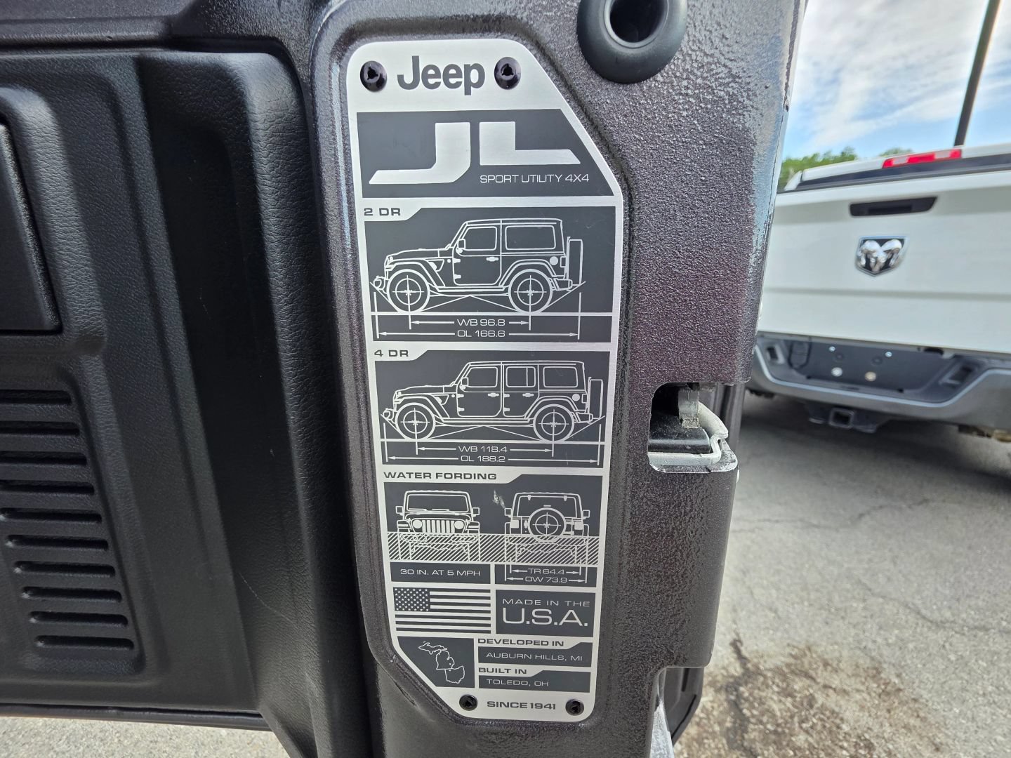 Used 2021 Jeep Wrangler Unlimited Sahara AWD/4WD image 34
