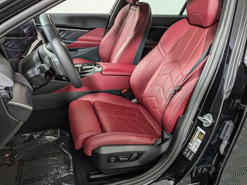 Used 2025 BMW 530i xDrive w/ Premium Package image 17