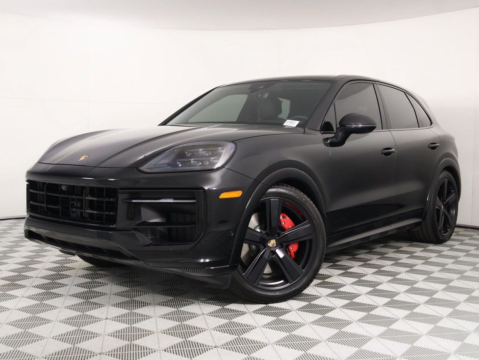 Certified 2025 Porsche Cayenne GTS AWD/4WD image 1