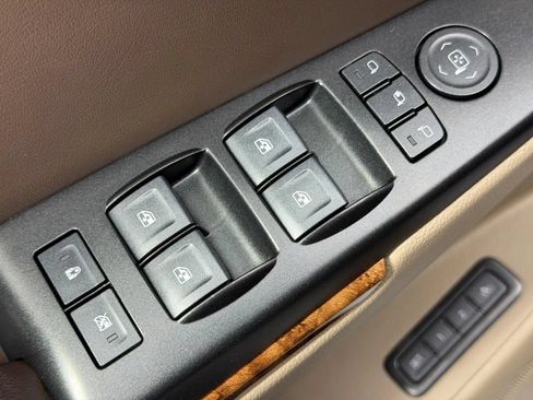 Used 2017 Chevrolet Suburban Premier AWD/4WD image 31
