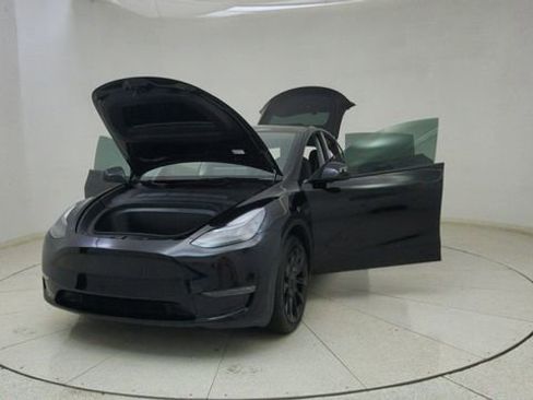 Used 2024 Tesla Model Y Long Range image 69