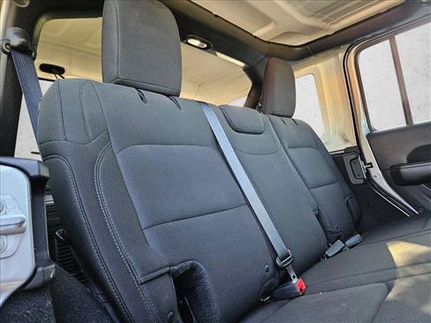 Used 2018 Jeep Wrangler Unlimited Sahara w/ LED Lighting Group AWD/4WD image 15