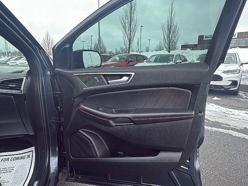 Used 2024 Ford Edge ST-Line w/ Cargo Accessory Package AWD/4WD image 17
