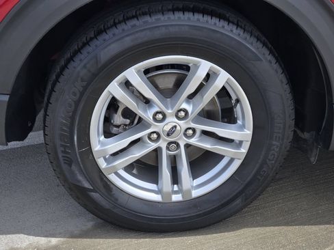Used 2021 Ford Explorer XLT w/ Equipment Group 202A RWD image 10
