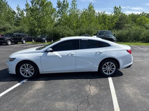 Used 2018 Chevrolet Malibu LT FWD image 4