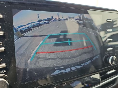 Used 2024 Toyota Sienna XLE FWD image 11