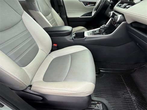 Used 2023 Toyota RAV4 XLE Premium image 11