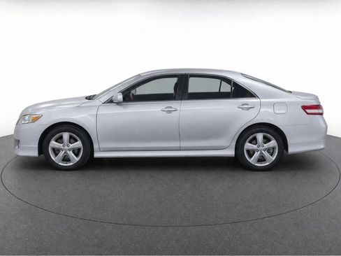 Used 2010 Toyota Camry LE FWD image 4