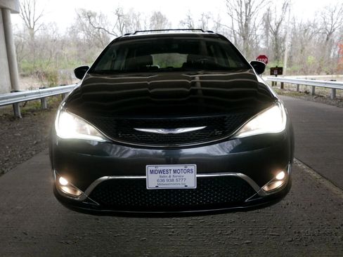 Used 2020 Chrysler Pacifica Touring-L image 27