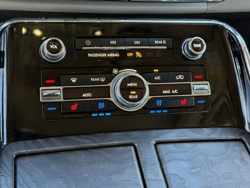 Used 2023 Lincoln Navigator Reserve image 30