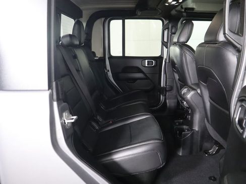 Used 2020 Jeep Gladiator Overland image 23