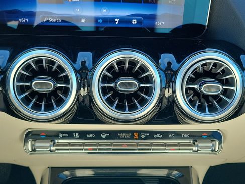 Certified 2025 Mercedes-Benz GLA 250 image 19