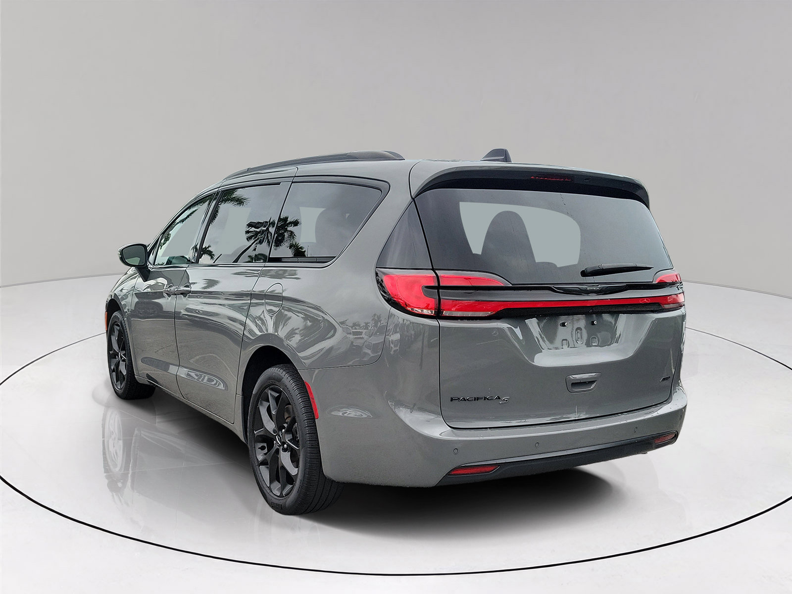 Used 2023 Chrysler Pacifica Touring-L w/ S Appearance Package AWD/4WD image 6