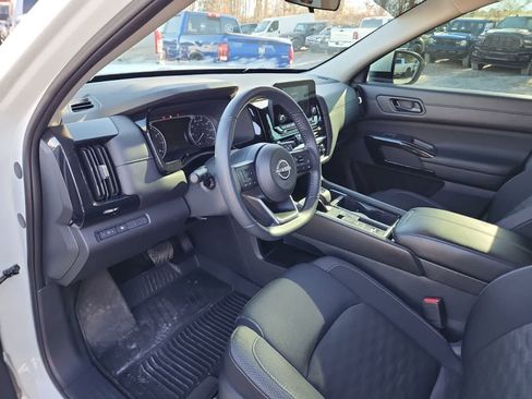 Used 2024 Nissan Pathfinder SV w/ Black Appearance Package image 13