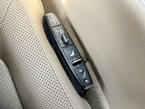 Used 2012 Mercedes-Benz CLS 550 image 21