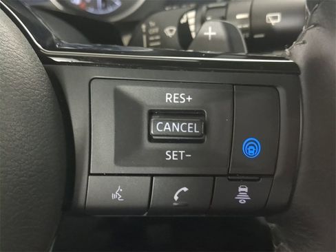 Used 2022 Nissan Pathfinder SV image 32