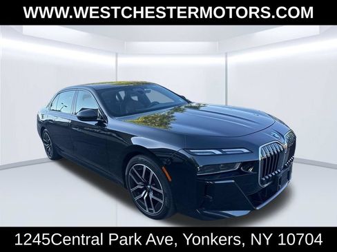 Used 2023 BMW 760i xDrive AWD/4WD image 3