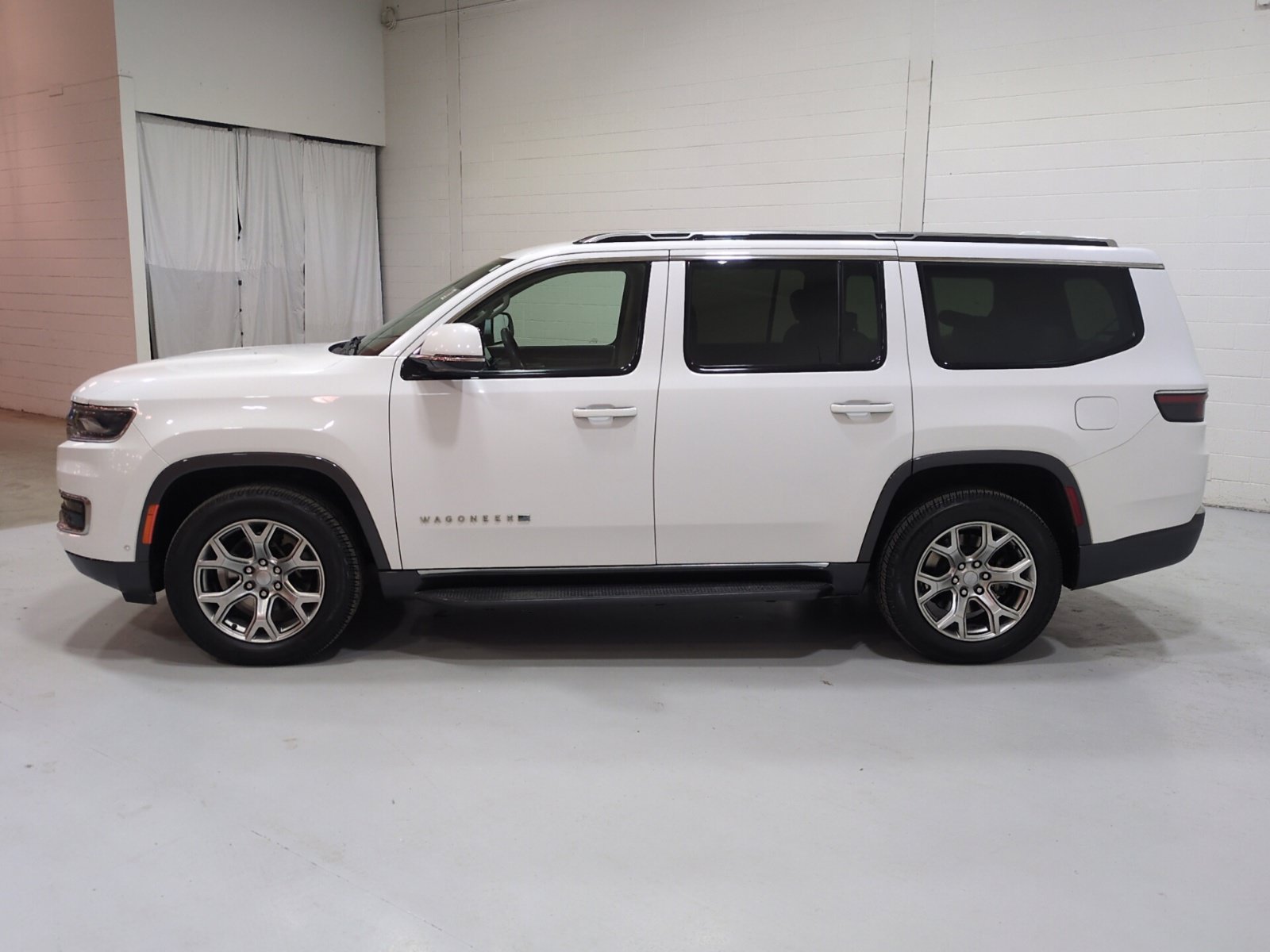 Used 2022 Jeep Wagoneer Series II AWD/4WD image 7