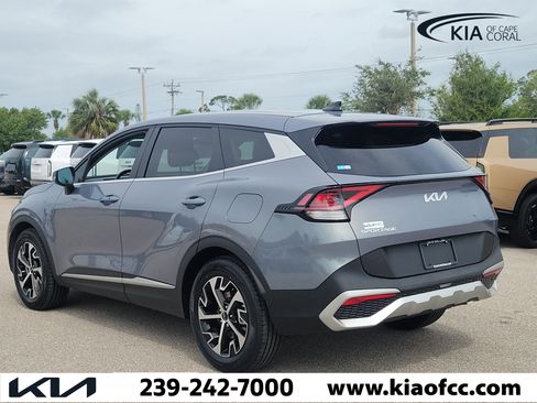 Used 2025 Kia Sportage EX FWD image 4