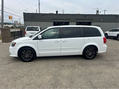 Used 2017 Dodge Grand Caravan GT FWD image 2
