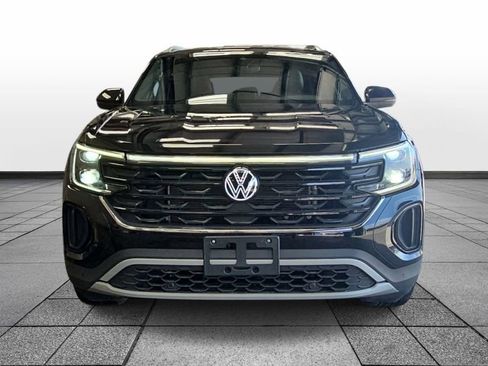 Used 2024 Volkswagen Atlas Cross Sport SE image 2