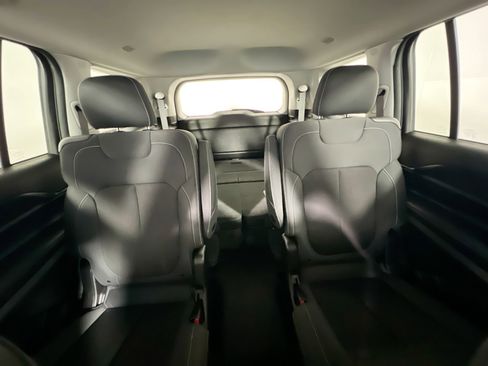 Used 2023 Jeep Grand Cherokee L Laredo RWD image 33