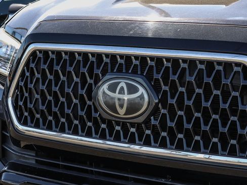 Used 2018 Toyota Tacoma TRD Sport w/ Technology Package image 3