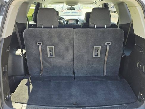 Used 2019 GMC Acadia SLE FWD image 13
