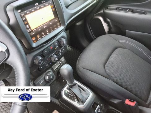Used 2023 Jeep Renegade Latitude w/ Premium Group AWD/4WD image 36