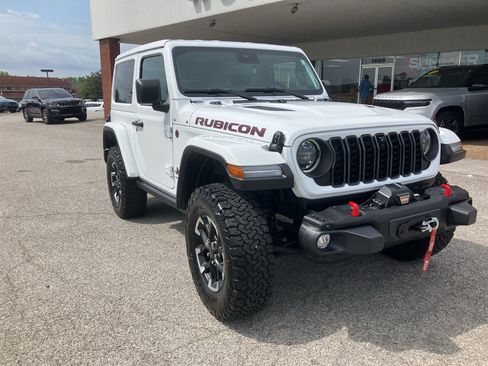 Used 2024 Jeep Wrangler Rubicon AWD/4WD image 3