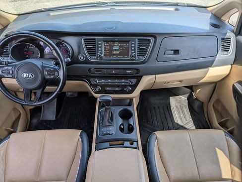 Used 2017 Kia Sedona LX w/ LX Essentials Premium Package FWD image 31