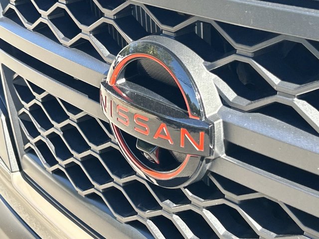 Used 2023 Nissan Titan PRO-4X w/ Pro-4x Convenience Package AWD/4WD image 10