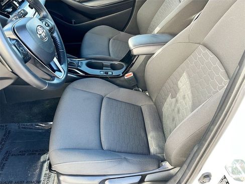 Used 2025 Toyota Corolla Hatchback image 18