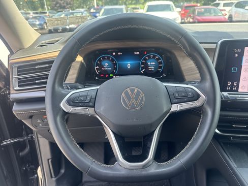 Used 2024 Volkswagen Atlas SE AWD/4WD image 17