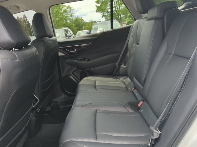 Used 2025 Subaru Outback Touring AWD/4WD image 13