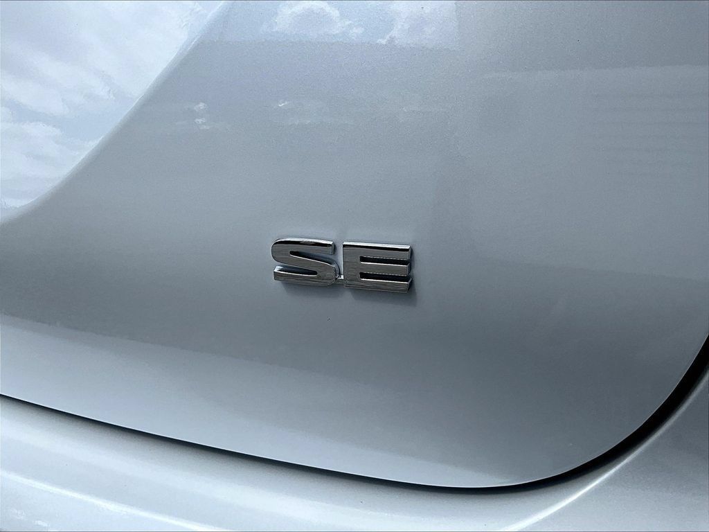 Used 2024 Mitsubishi Outlander SE AWD/4WD image 27