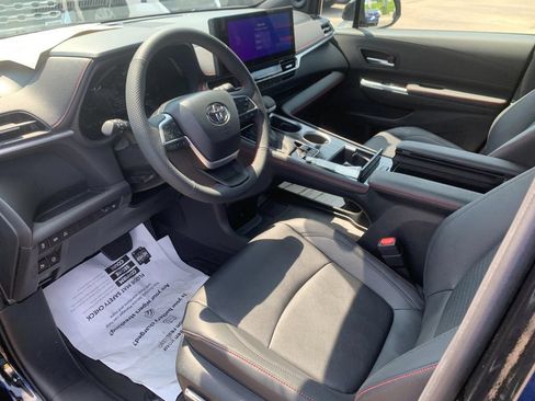 Used 2026 Toyota Sienna XSE FWD image 11