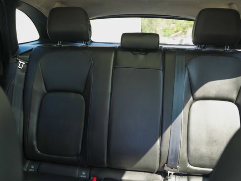 Used 2019 Jaguar F-PACE Premium image 24