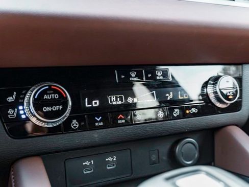 Used 2025 Mitsubishi Outlander SEL image 18