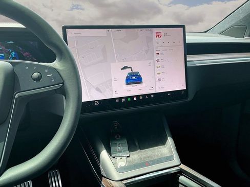 Used 2024 Tesla Model X AWD/4WD image 9