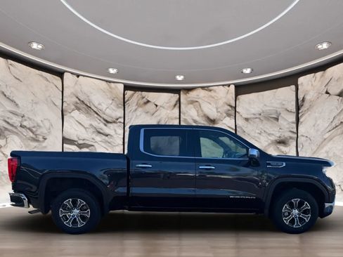 Used 2025 GMC Sierra 1500 SLT AWD/4WD image 4