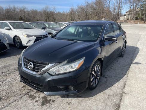 Used 2016 Nissan Altima 2.5 SL w/ 2.5 Technology Package image 2