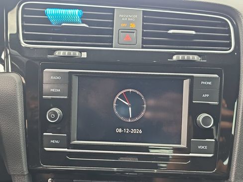 Used 2020 Volkswagen Golf 4-Door FWD image 17