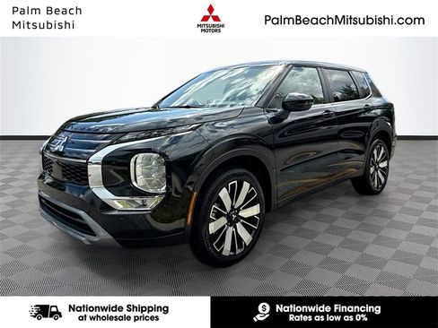 New 2025 Mitsubishi Outlander SE image 1