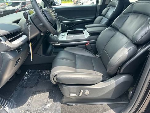 New 2026 Lincoln Navigator Premiere AWD/4WD image 10