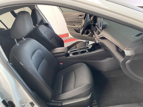 Used 2024 Nissan Altima 2.5 SV FWD image 8