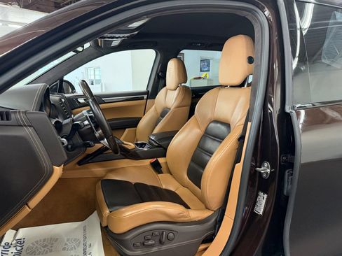 Used 2016 Porsche Cayenne Turbo S AWD/4WD image 15