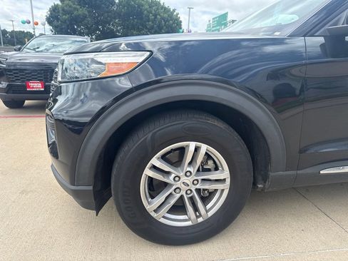 Used 2021 Ford Explorer XLT RWD image 2