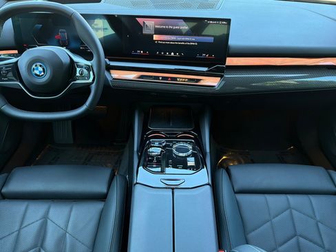 Used 2024 BMW i5 eDrive40i w/ Executive Package RWD image 17
